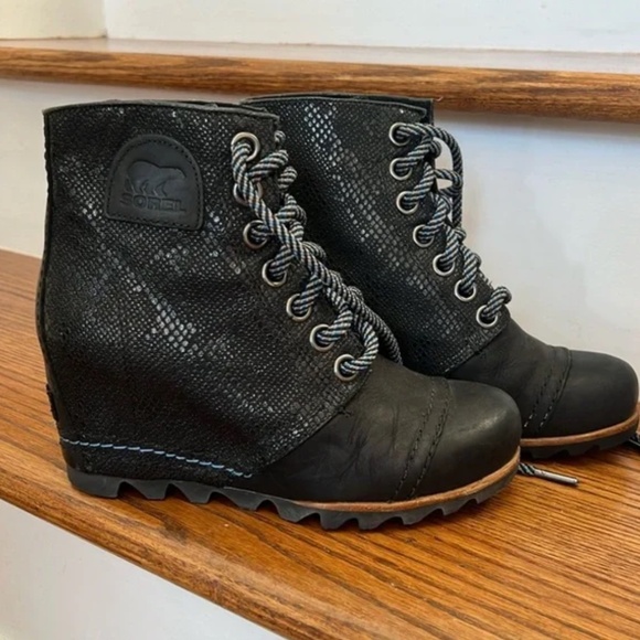 Sorel 1964 Premium Wedge Black Noir Snake Print Boot Size 5 - Picture 6 of 8
